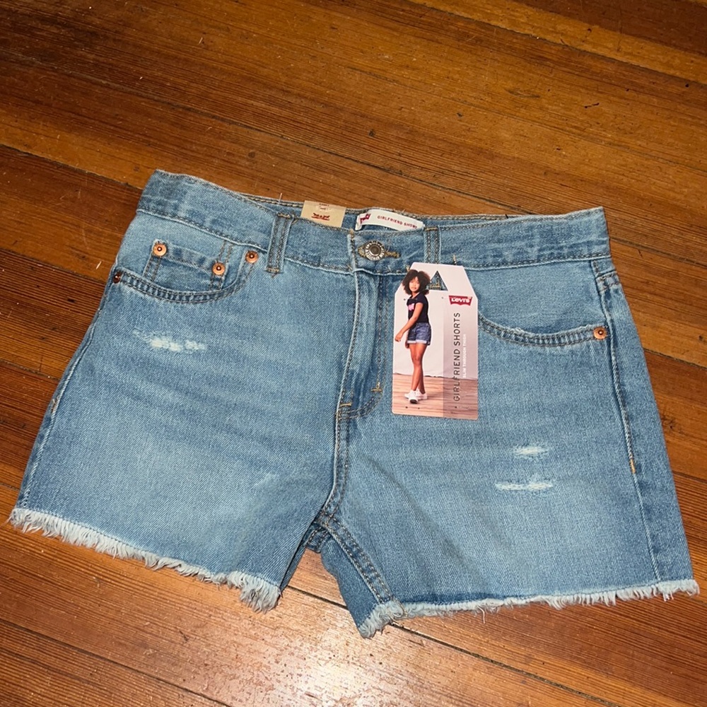 Levi’s ❤️ Girlfriend Shorts